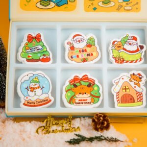 Santa Friends Collection Thumbnail – Eco Sponge Gift Box | Doyourclean Santa Friends cellulose sponge set displayed with Doyourclean box and holiday decorations on yellow background.